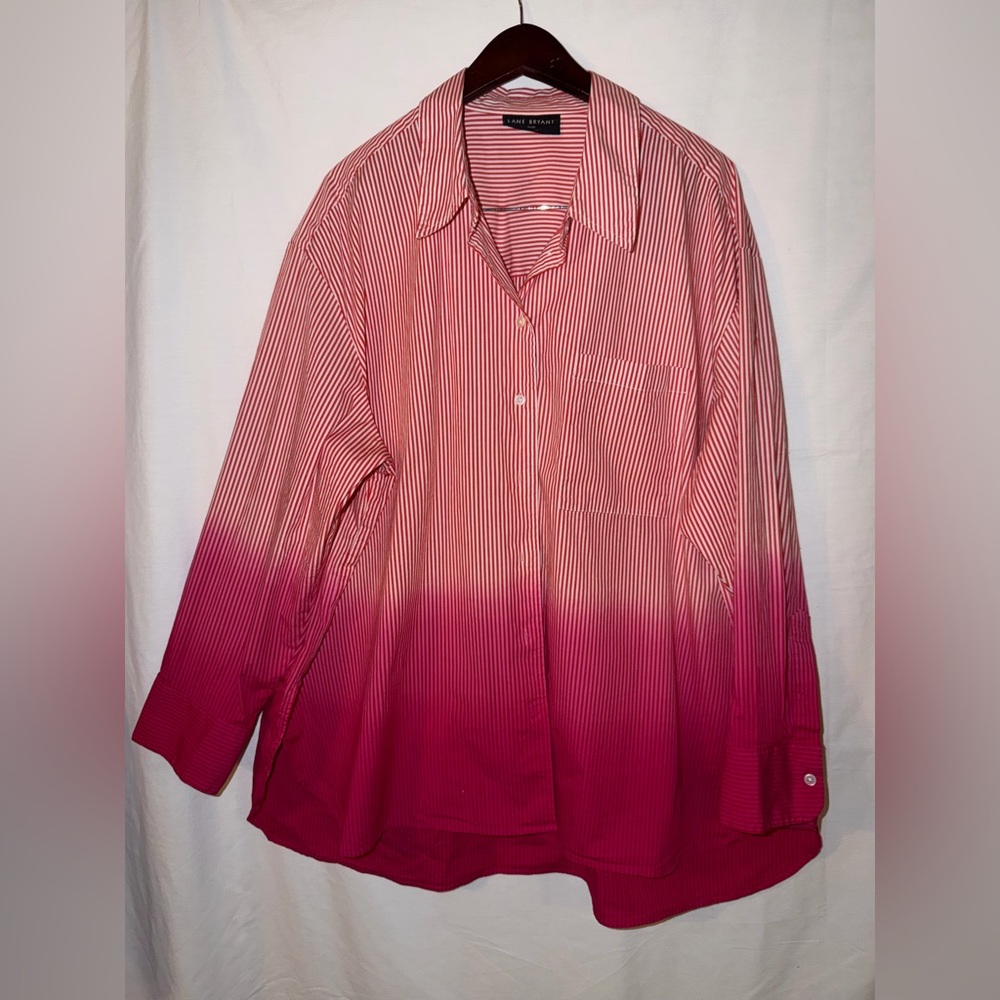 Classic long-sleeved button-down shirt for ladies
LaneBryant size 26/28 - Picture 4 of 7